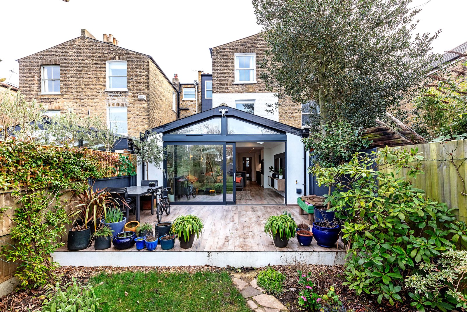 Elevate your London living room with garden connection through sliding door renovation