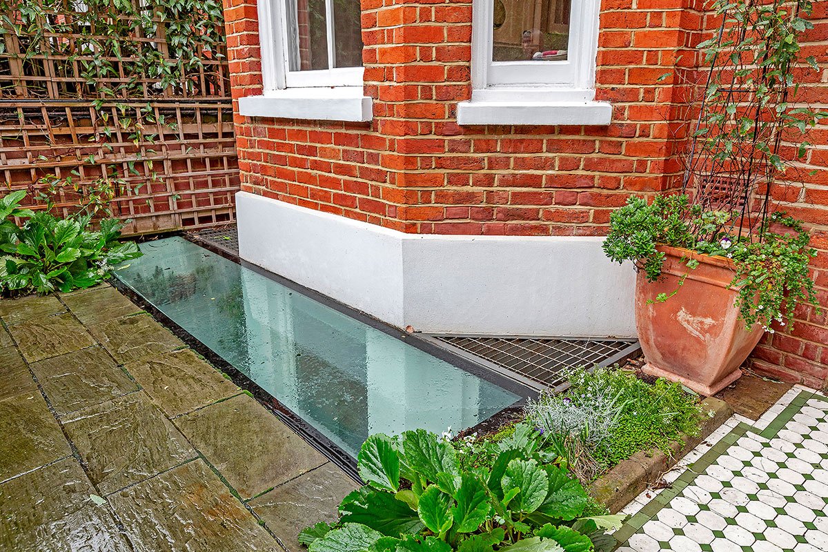 Outside walls adorned with natural wooden hues, harmonizing with the outdoor environment beautifully.